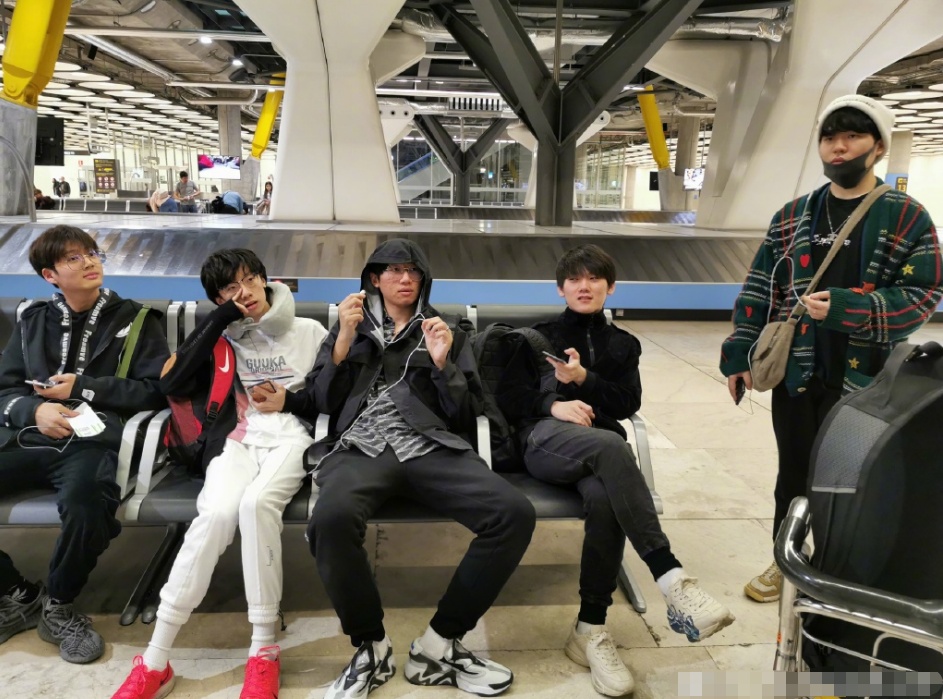 详细阅读:mk体育包含集结日上海久事备战社区盾TheShy与30激战TL分钟,今晨调整名单都惊呆了的词条 mk体育包含集结日上海久事备战社区盾TheShy与30激战TL分钟,今晨调整名单都惊呆了的词条